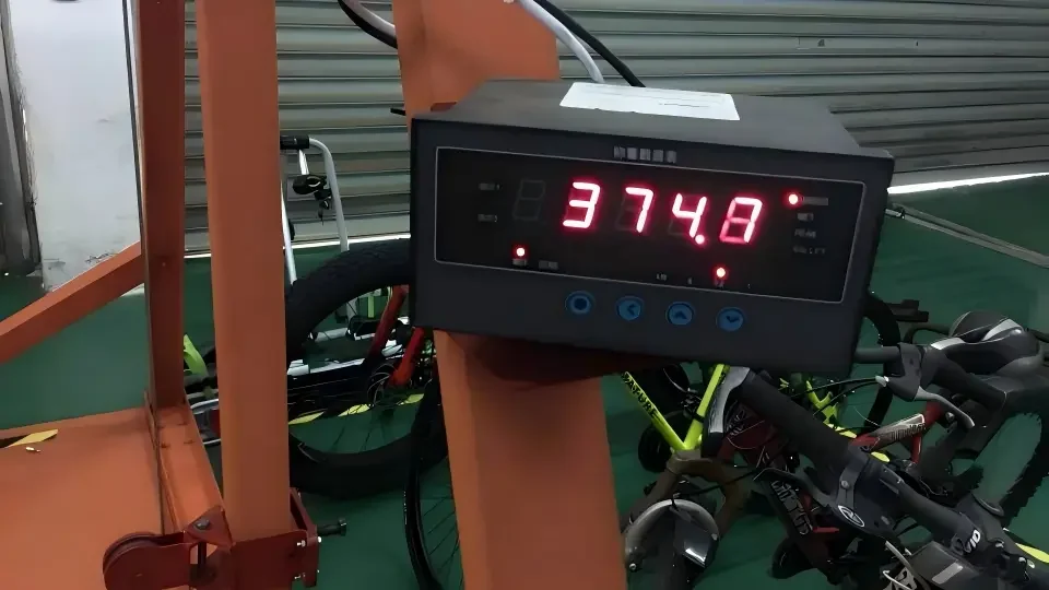 In-house laboratory tensile strength and pulling load test for roof bike racks